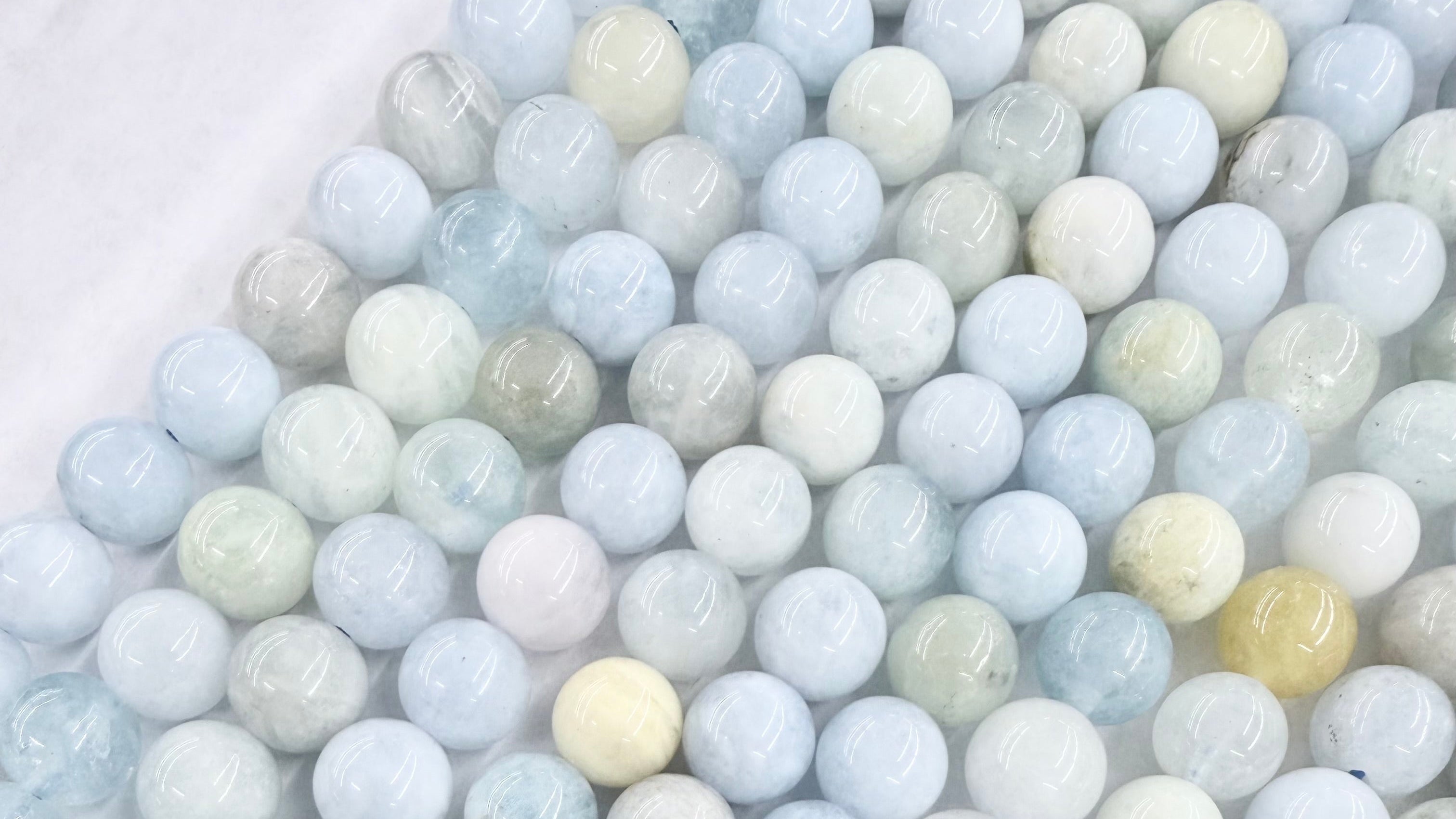 Smooth Round Aquamarine Beads 8mm, 15"